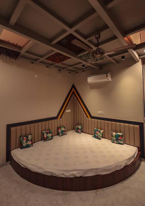 Saiba Outhouse- 4 Bed Room- Pool- Theatre- Partyhall- Garden & Terrace Sitting Area Джапур Экстерьер фото