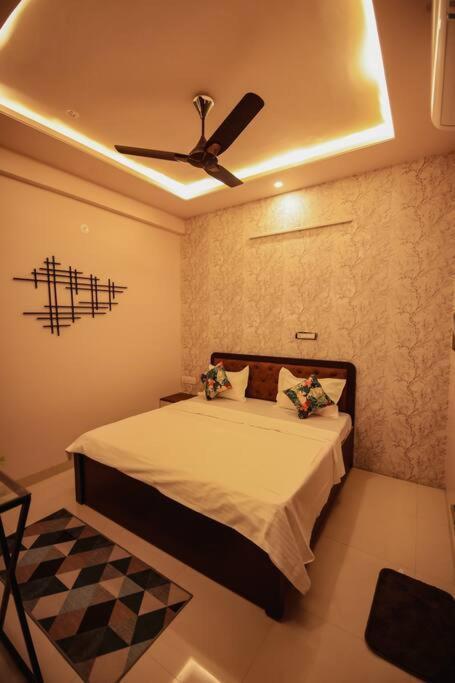 Saiba Outhouse- 4 Bed Room- Pool- Theatre- Partyhall- Garden & Terrace Sitting Area Джапур Экстерьер фото