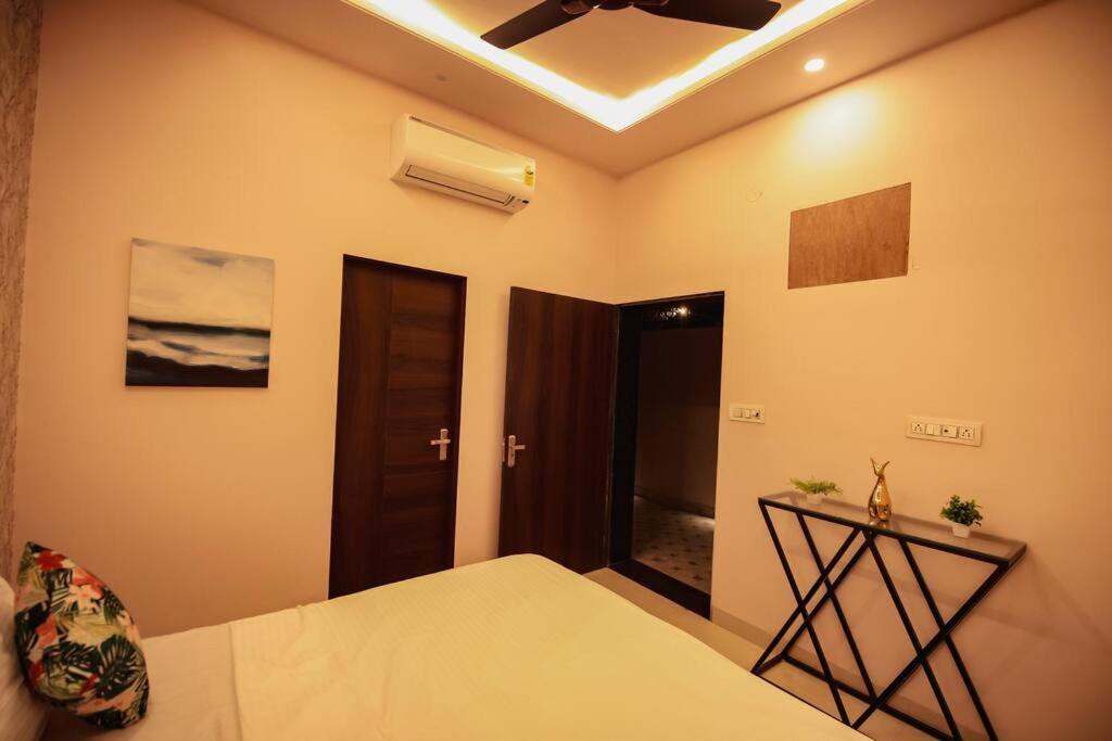 Saiba Outhouse- 4 Bed Room- Pool- Theatre- Partyhall- Garden & Terrace Sitting Area Джапур Экстерьер фото