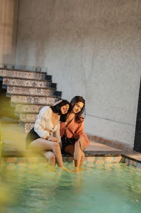 Saiba Outhouse- 4 Bed Room- Pool- Theatre- Partyhall- Garden & Terrace Sitting Area Джапур Экстерьер фото