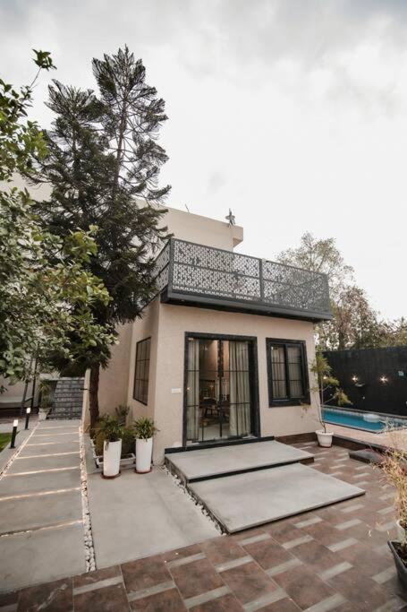 Saiba Outhouse- 4 Bed Room- Pool- Theatre- Partyhall- Garden & Terrace Sitting Area Джапур Экстерьер фото