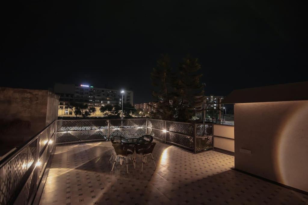 Saiba Outhouse- 4 Bed Room- Pool- Theatre- Partyhall- Garden & Terrace Sitting Area Джапур Экстерьер фото