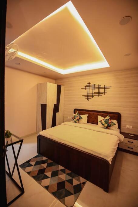 Saiba Outhouse- 4 Bed Room- Pool- Theatre- Partyhall- Garden & Terrace Sitting Area Джапур Экстерьер фото