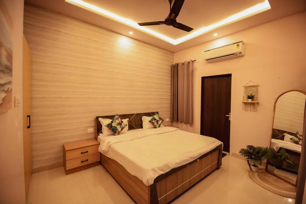 Saiba Outhouse- 4 Bed Room- Pool- Theatre- Partyhall- Garden & Terrace Sitting Area Джапур Экстерьер фото