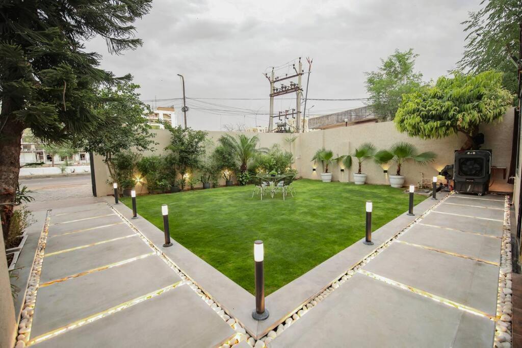 Saiba Outhouse- 4 Bed Room- Pool- Theatre- Partyhall- Garden & Terrace Sitting Area Джапур Экстерьер фото