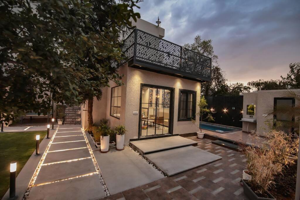 Saiba Outhouse- 4 Bed Room- Pool- Theatre- Partyhall- Garden & Terrace Sitting Area Джапур Экстерьер фото