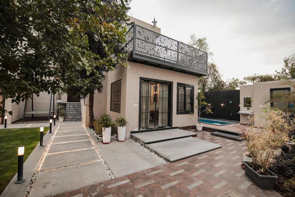Saiba Outhouse- 4 Bed Room- Pool- Theatre- Partyhall- Garden & Terrace Sitting Area Джапур Экстерьер фото
